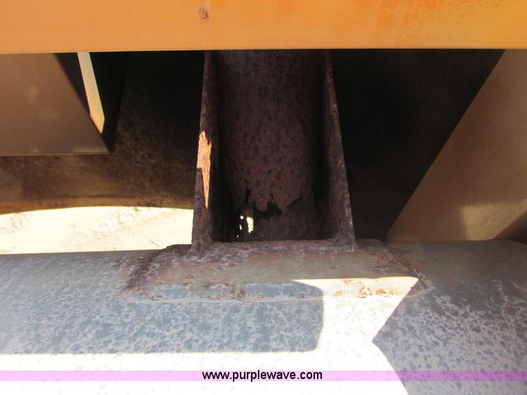 image for item E7157 1990 Case 688 excavator