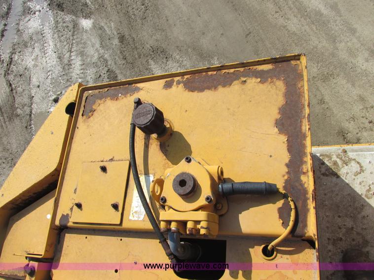 image for item E7157 1990 Case 688 excavator