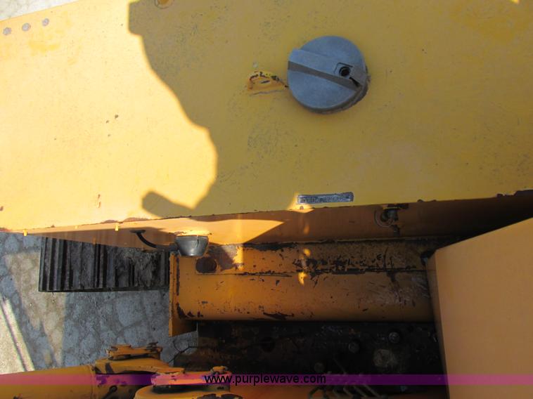 image for item E7157 1990 Case 688 excavator