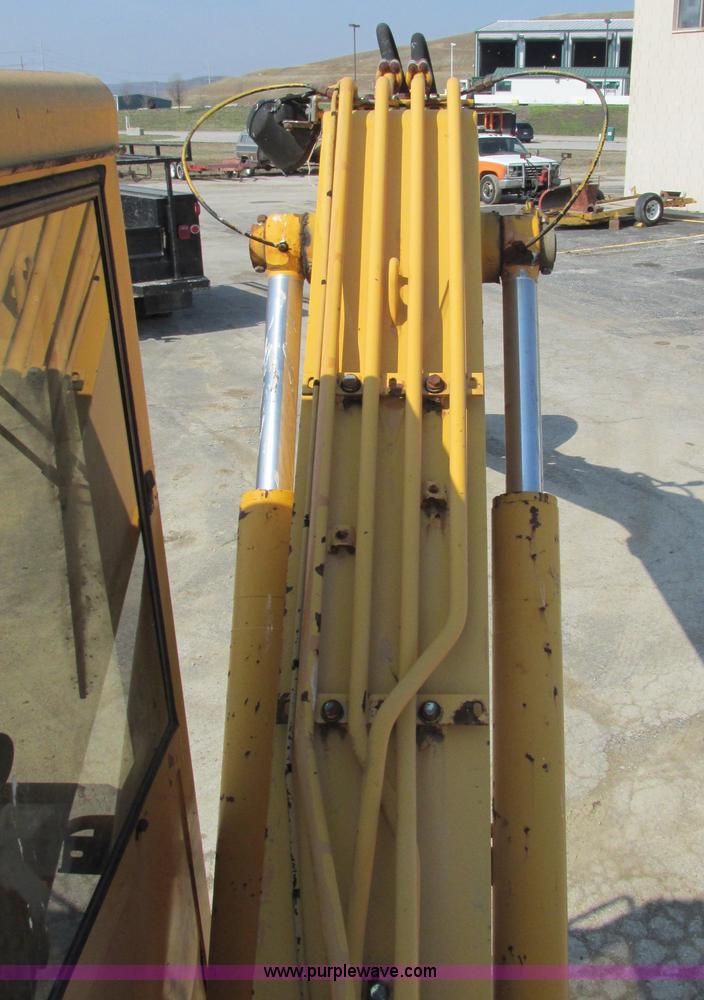 image for item E7157 1990 Case 688 excavator