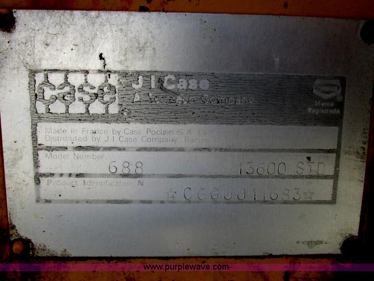 image for item E7157 1990 Case 688 excavator