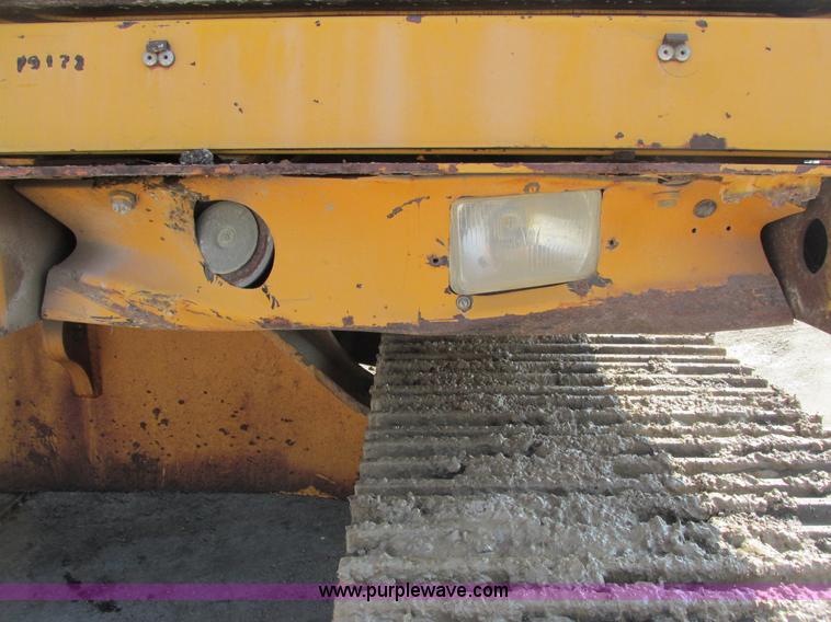 image for item E7157 1990 Case 688 excavator