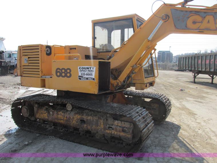 image for item E7157 1990 Case 688 excavator