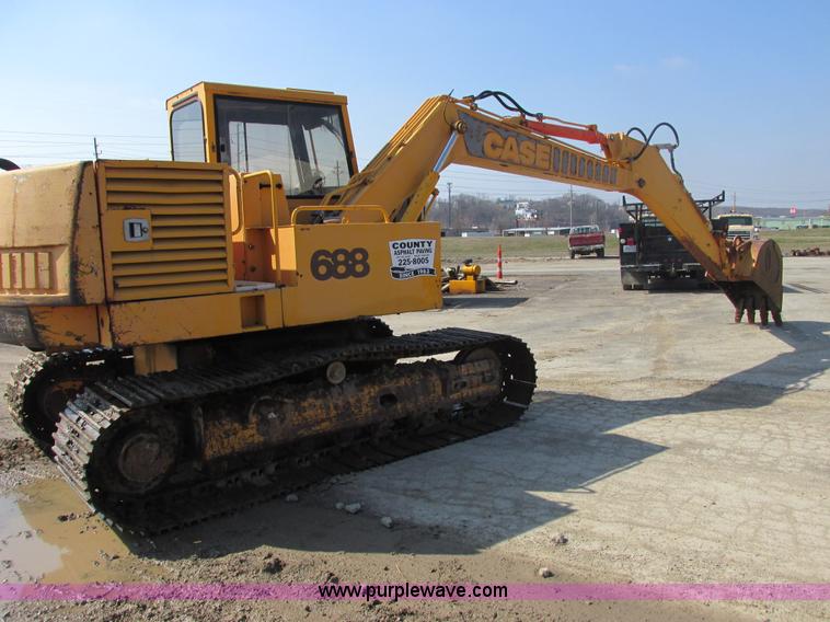 image for item E7157 1990 Case 688 excavator