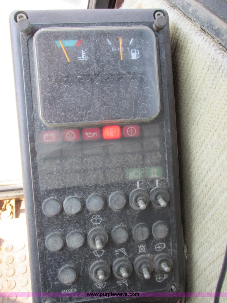 image for item E7157 1990 Case 688 excavator