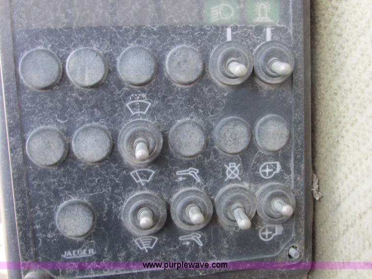 image for item E7157 1990 Case 688 excavator