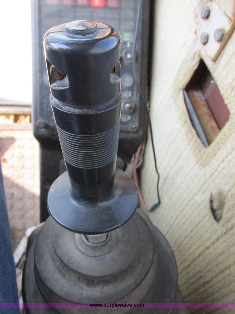 image for item E7157 1990 Case 688 excavator