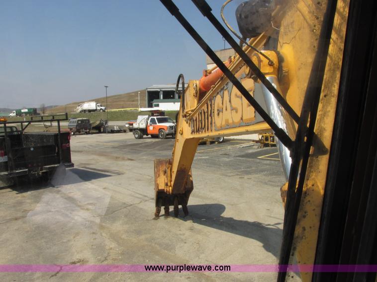 image for item E7157 1990 Case 688 excavator