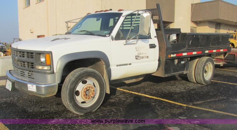 image for item E7158 1995 Chevrolet 3500 HD flatbed pickup truck