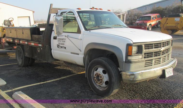 image for item E7158 1995 Chevrolet 3500 HD flatbed pickup truck