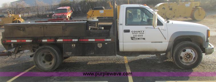 image for item E7158 1995 Chevrolet 3500 HD flatbed pickup truck