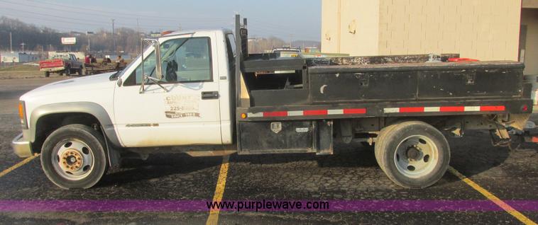 image for item E7158 1995 Chevrolet 3500 HD flatbed pickup truck