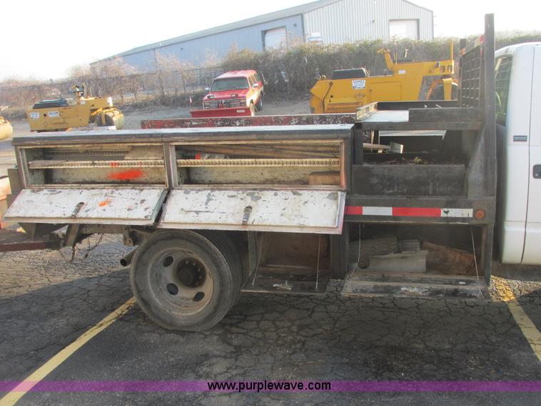 image for item E7158 1995 Chevrolet 3500 HD flatbed pickup truck