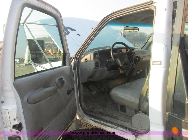 image for item E7158 1995 Chevrolet 3500 HD flatbed pickup truck