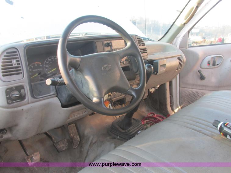 image for item E7158 1995 Chevrolet 3500 HD flatbed pickup truck