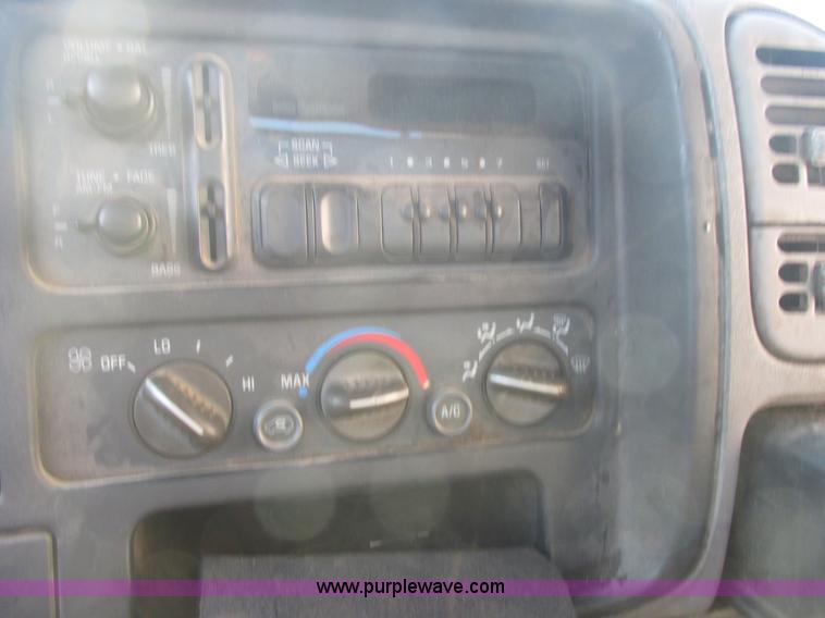 image for item E7158 1995 Chevrolet 3500 HD flatbed pickup truck