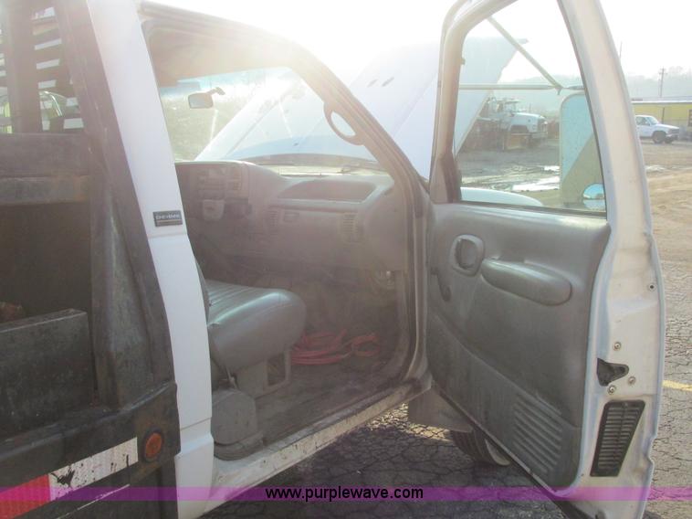 image for item E7158 1995 Chevrolet 3500 HD flatbed pickup truck