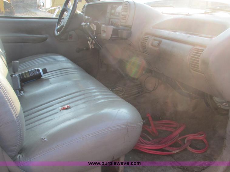 image for item E7158 1995 Chevrolet 3500 HD flatbed pickup truck