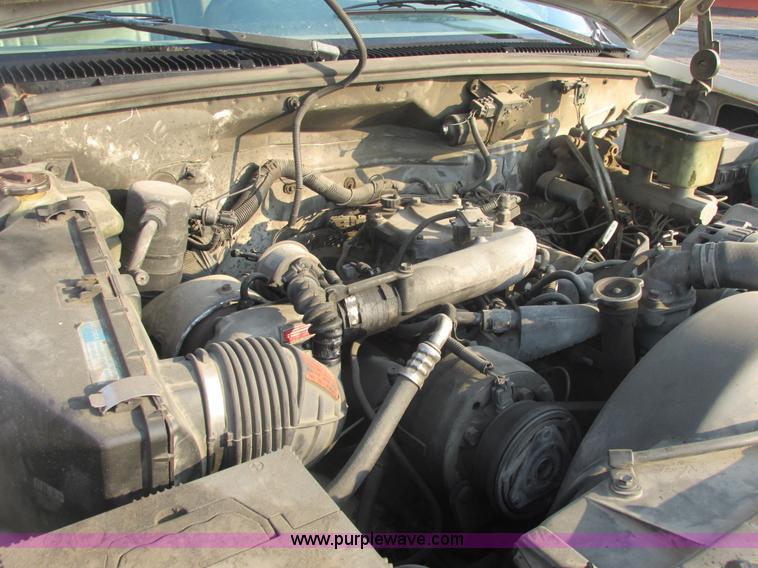 image for item E7158 1995 Chevrolet 3500 HD flatbed pickup truck