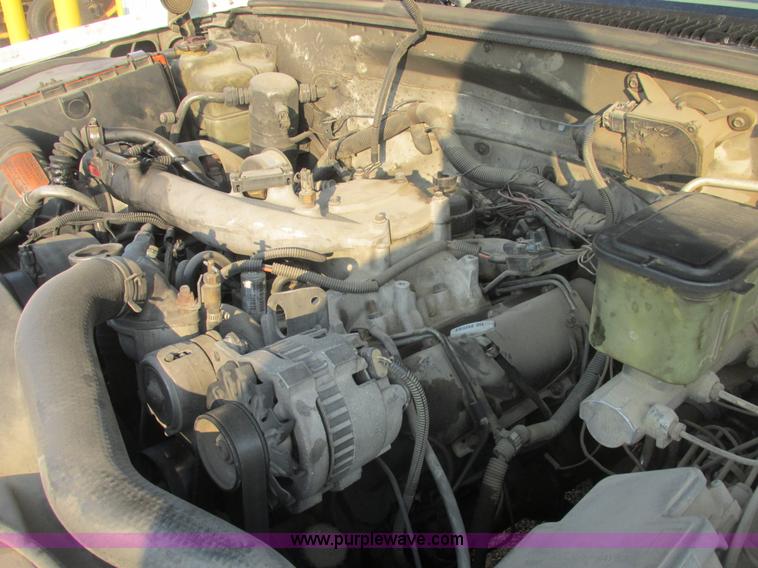 image for item E7158 1995 Chevrolet 3500 HD flatbed pickup truck