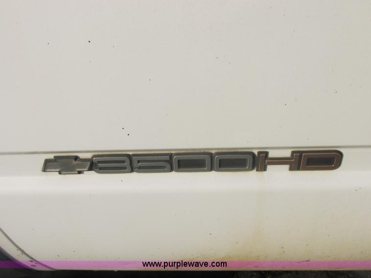 image for item E7158 1995 Chevrolet 3500 HD flatbed pickup truck