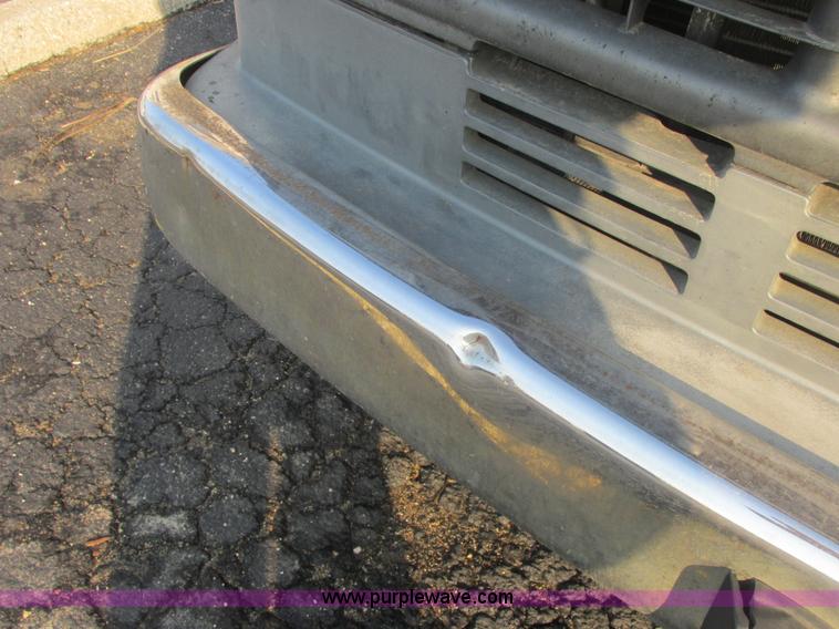 image for item E7158 1995 Chevrolet 3500 HD flatbed pickup truck