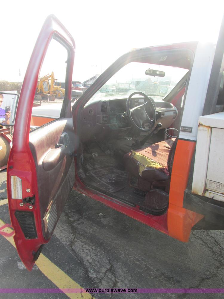 image for item E7165 1995 Chevrolet 3500 flatbed pickup truck