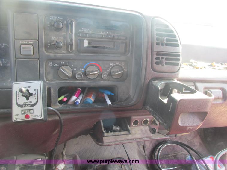 image for item E7165 1995 Chevrolet 3500 flatbed pickup truck