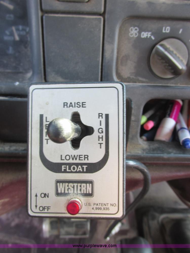 image for item E7165 1995 Chevrolet 3500 flatbed pickup truck