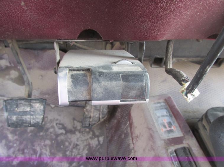 image for item E7165 1995 Chevrolet 3500 flatbed pickup truck