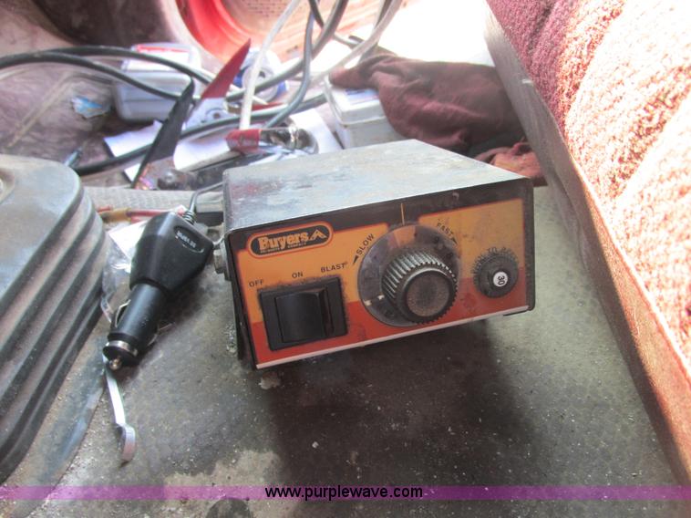 image for item E7165 1995 Chevrolet 3500 flatbed pickup truck