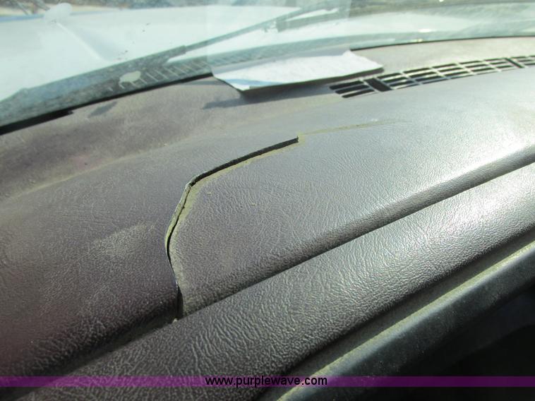 image for item E7165 1995 Chevrolet 3500 flatbed pickup truck