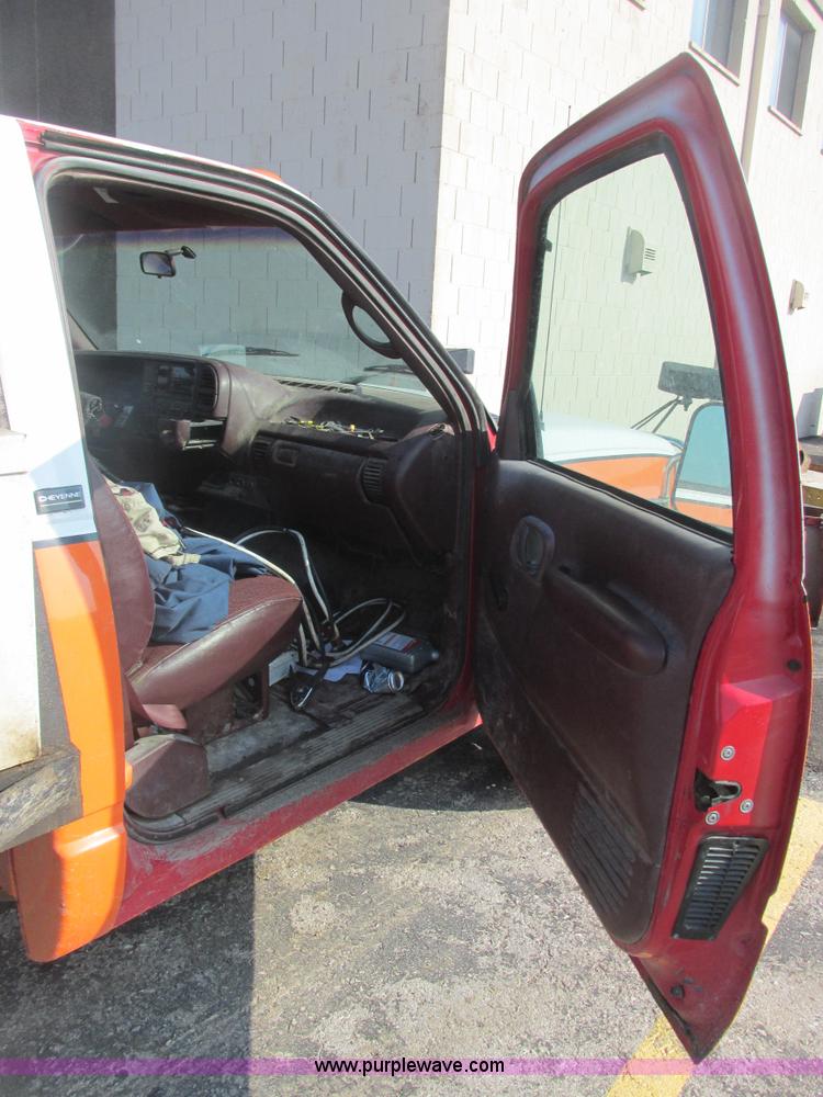 image for item E7165 1995 Chevrolet 3500 flatbed pickup truck