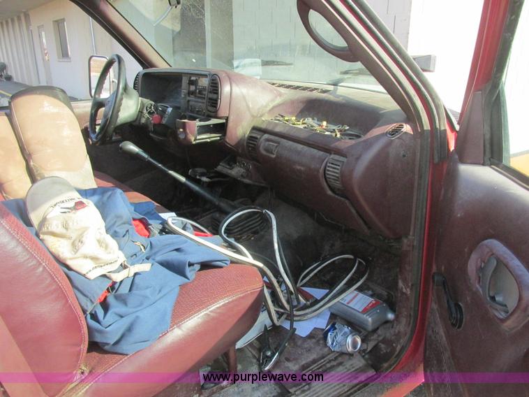 image for item E7165 1995 Chevrolet 3500 flatbed pickup truck