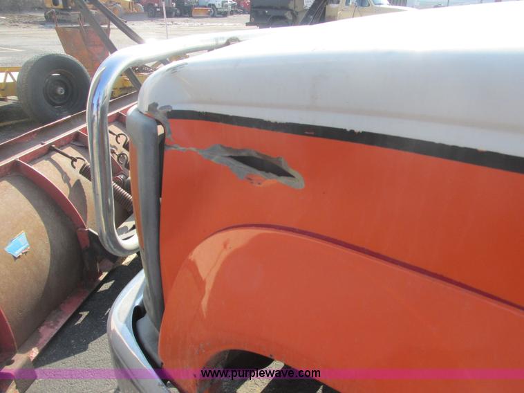 image for item E7165 1995 Chevrolet 3500 flatbed pickup truck