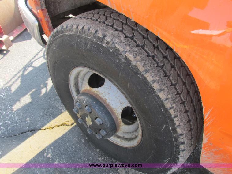 image for item E7165 1995 Chevrolet 3500 flatbed pickup truck