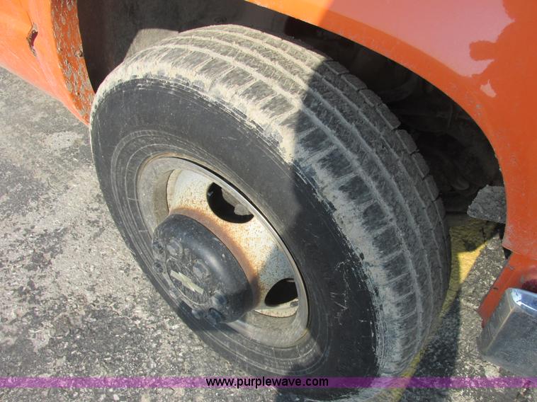 image for item E7165 1995 Chevrolet 3500 flatbed pickup truck