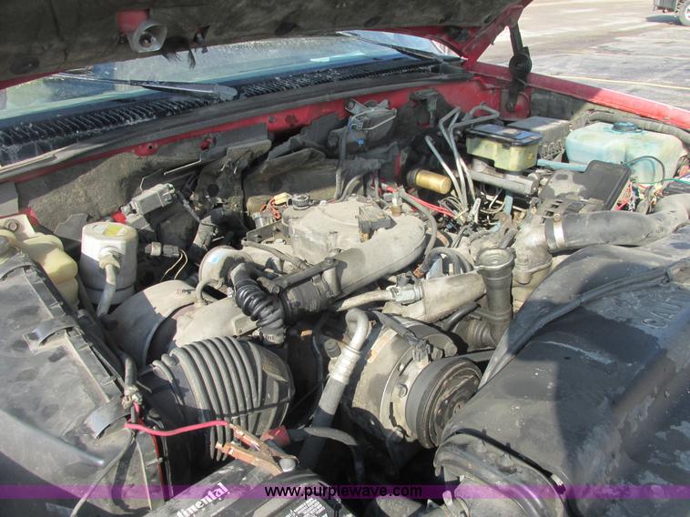 image for item E7165 1995 Chevrolet 3500 flatbed pickup truck