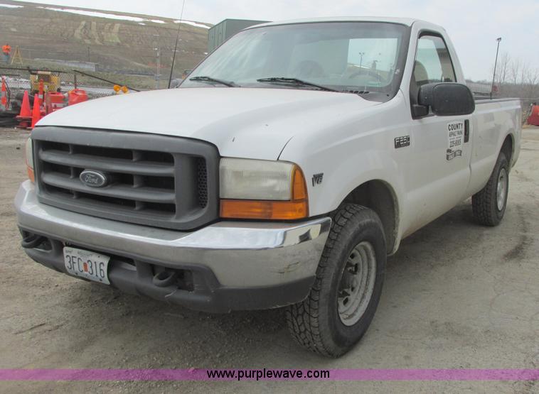 image for item E7169 2000 Ford F250 Super Duty XL pickup truck