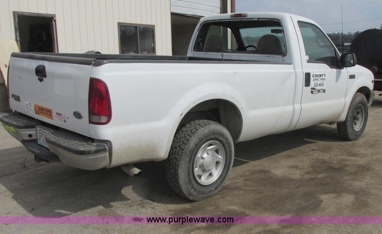 image for item E7169 2000 Ford F250 Super Duty XL pickup truck