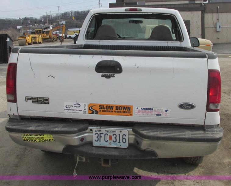 image for item E7169 2000 Ford F250 Super Duty XL pickup truck