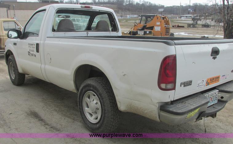 image for item E7169 2000 Ford F250 Super Duty XL pickup truck