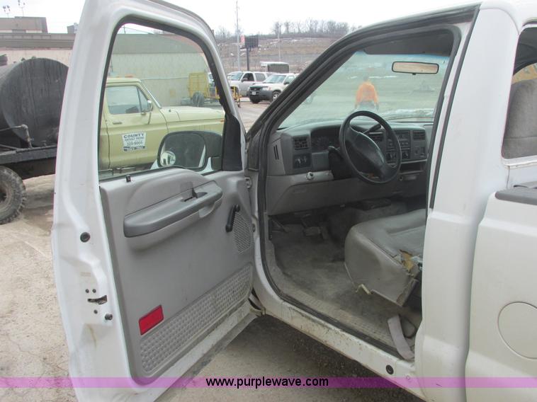 image for item E7169 2000 Ford F250 Super Duty XL pickup truck