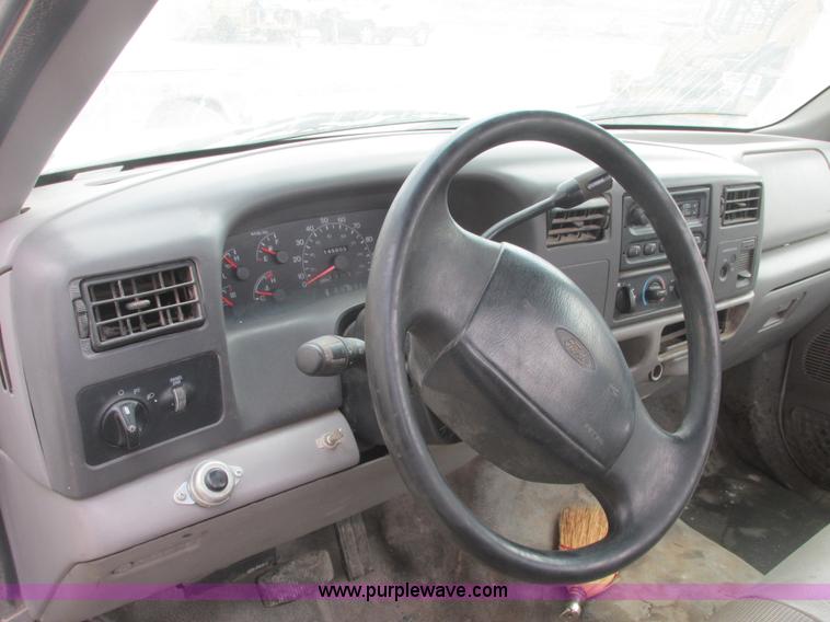 image for item E7169 2000 Ford F250 Super Duty XL pickup truck