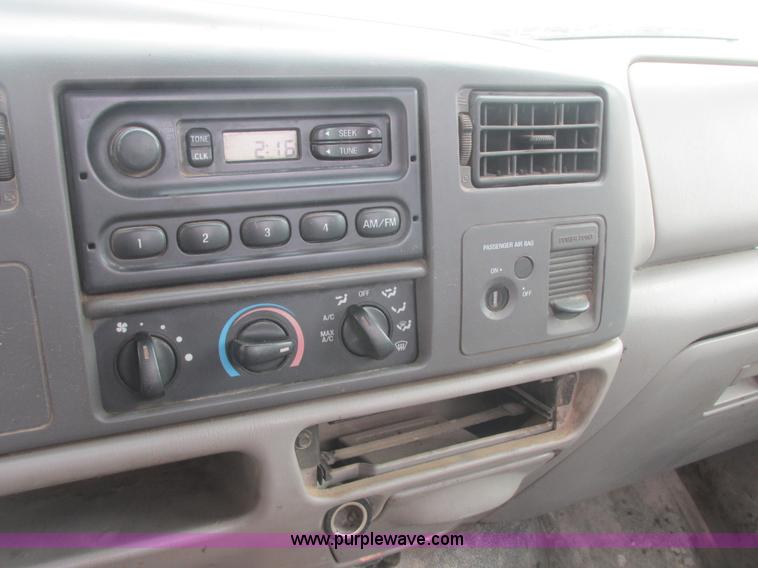 image for item E7169 2000 Ford F250 Super Duty XL pickup truck