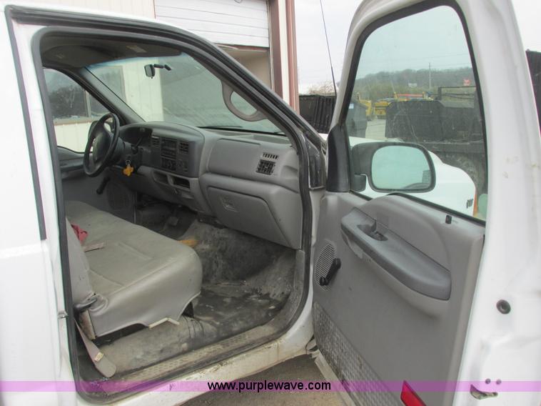 image for item E7169 2000 Ford F250 Super Duty XL pickup truck