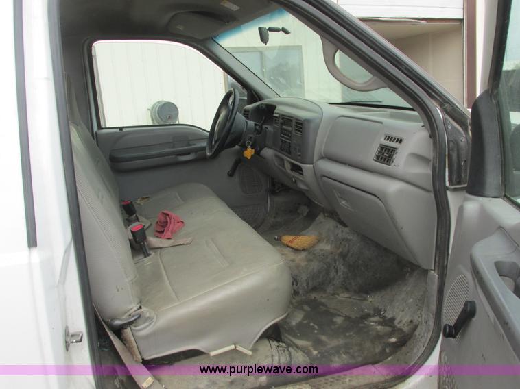 image for item E7169 2000 Ford F250 Super Duty XL pickup truck