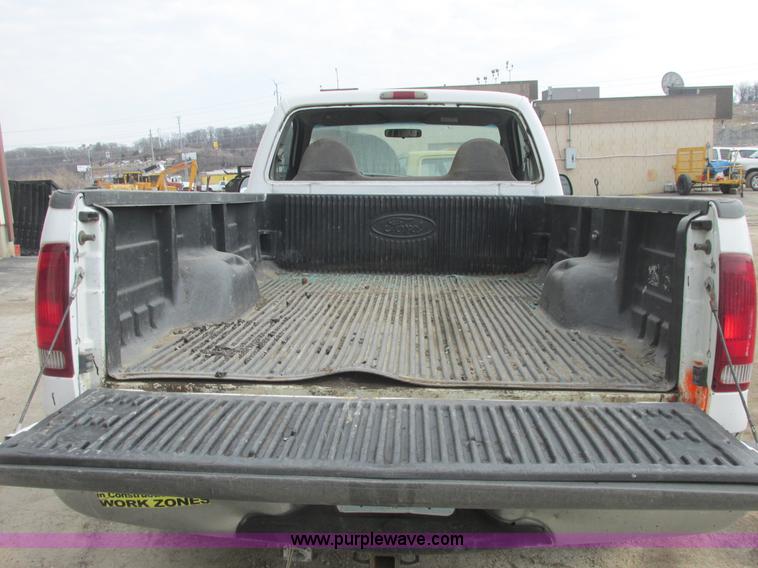 image for item E7169 2000 Ford F250 Super Duty XL pickup truck