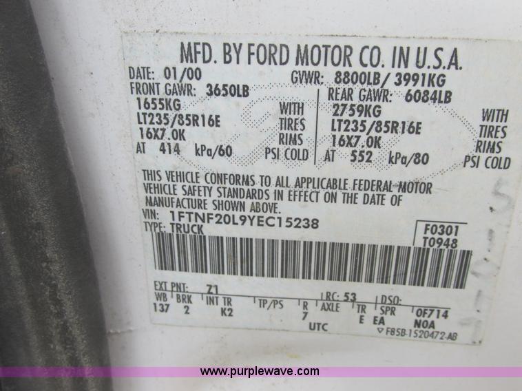 image for item E7169 2000 Ford F250 Super Duty XL pickup truck