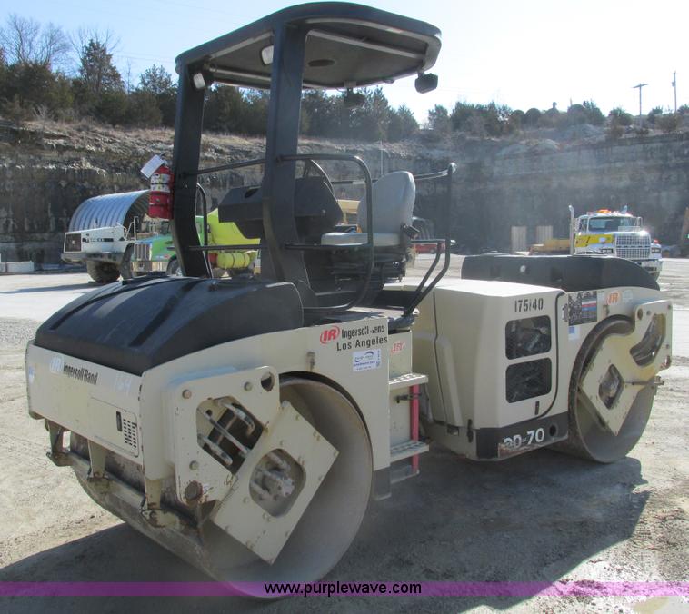 image for item F4439 Ingersoll Rand DD70 vibratory asphalt roller